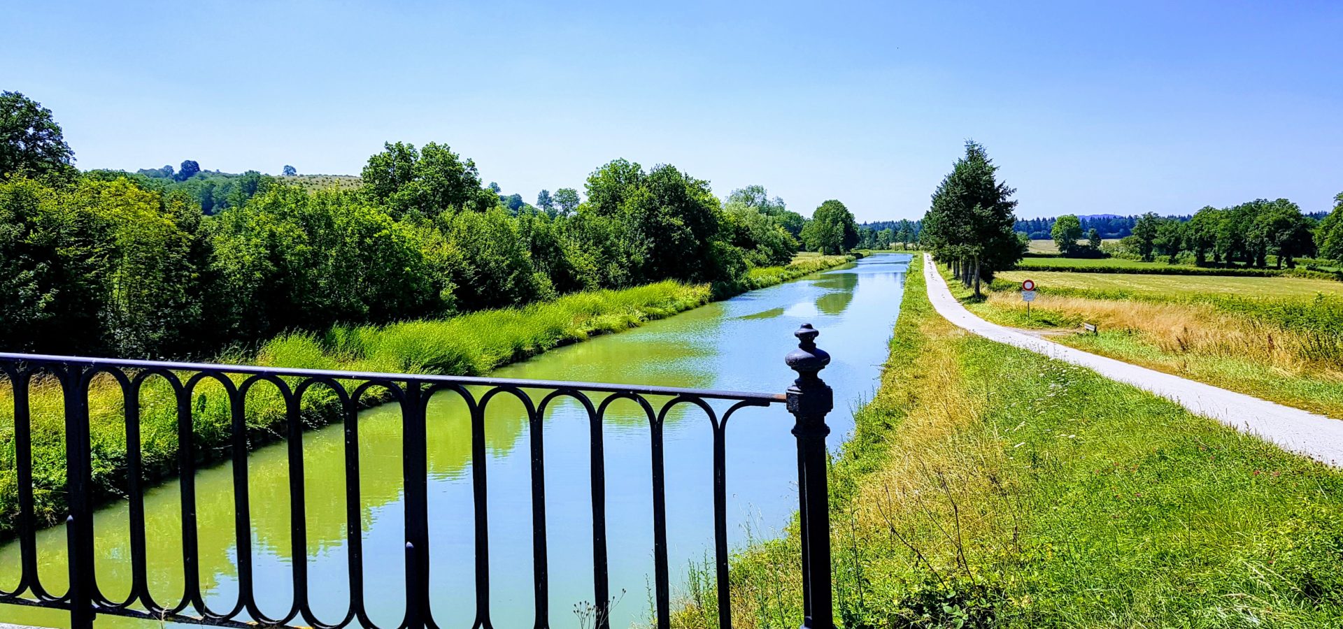 Canal de Bourgogne et la Véloroute